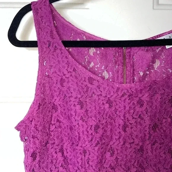 CABI LACE SLEEVELESS BLOUSE PEPLUM STYLE SIZE MEDIUM FUCHSIA IN COLOR - Picture 5 of 10